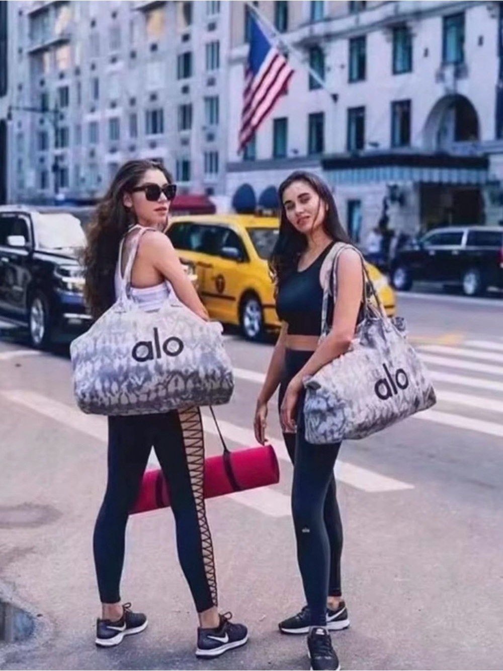 ALO Yoga Grey Tie-Dye Tote Bag - Picture 2 of 16